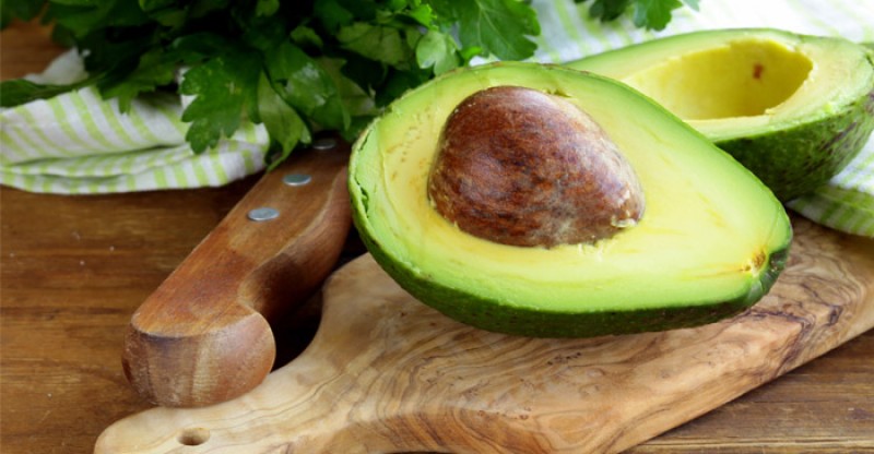 Avocado, ingredientul miraculos pentru sanatatea pielii