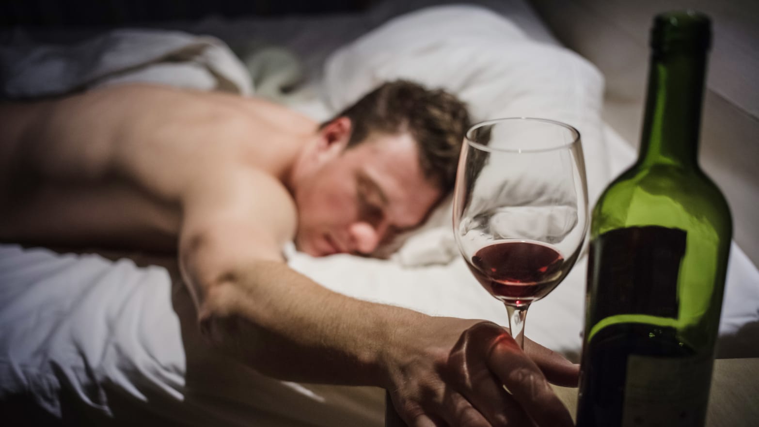 Modul in care alcoolul iti afecteaza somnul